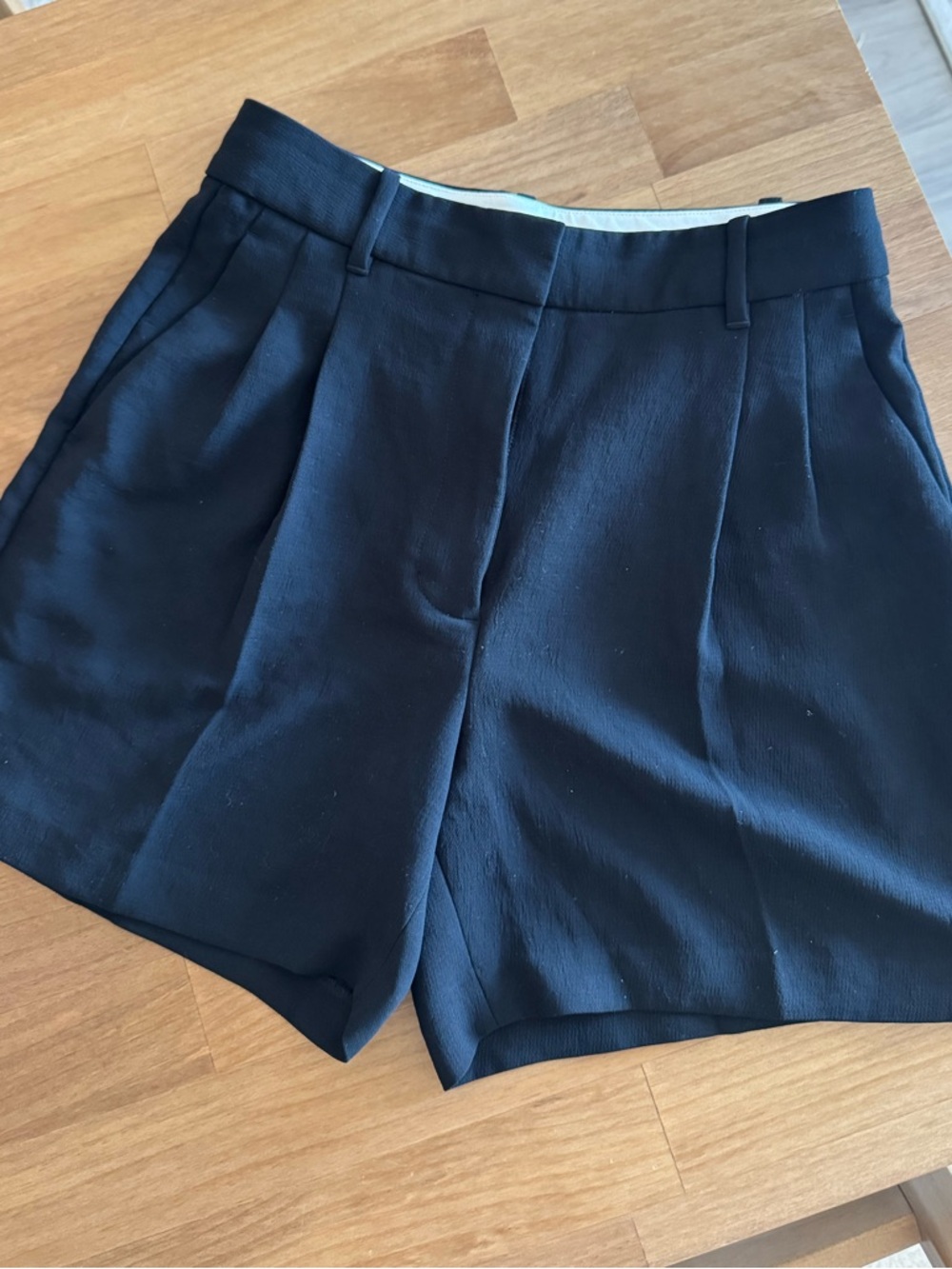 6 inch Aritzia effortless short
